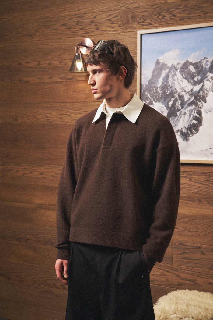 CONTRAST COLLAR KNIT CREW - BROWN