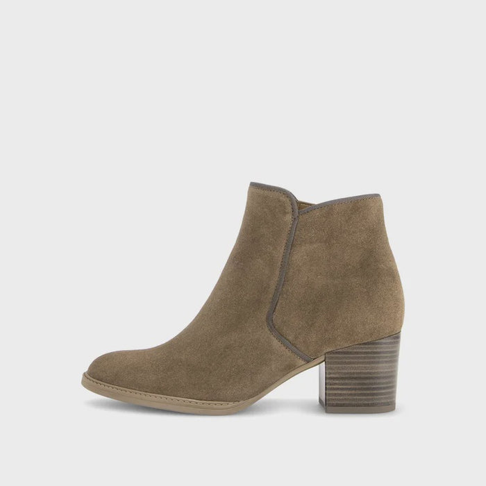 Gabor Sabrina Boot in Brown