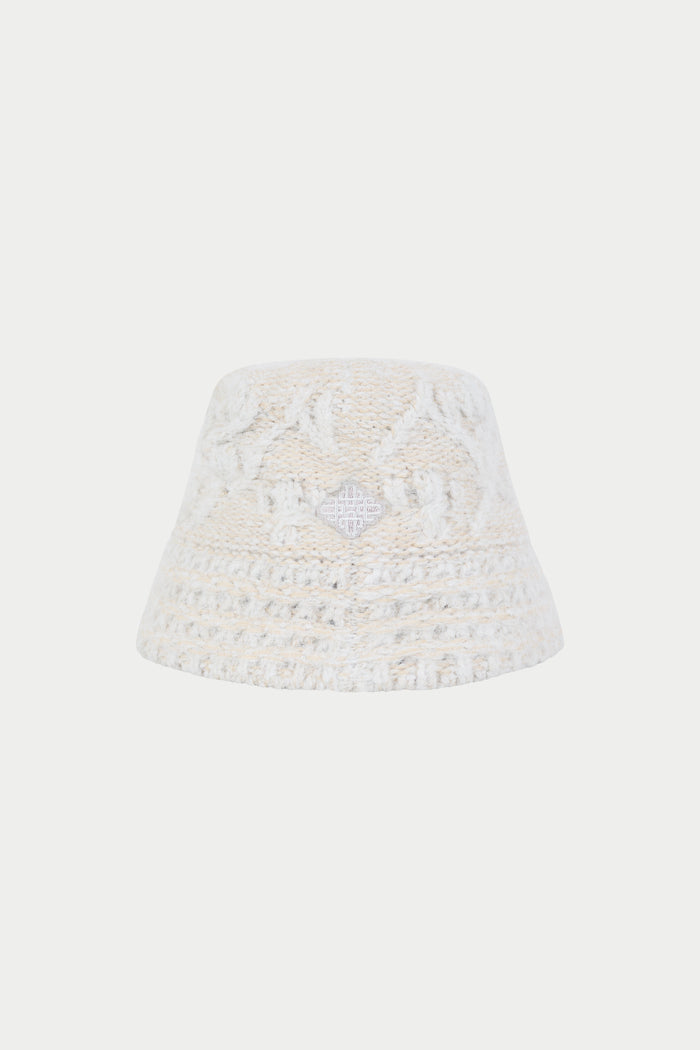 KNITTED EMBLEM BUCKET HAT - BEIGE