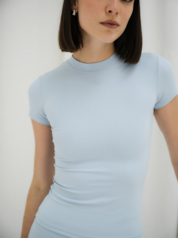 SCULPTING STRETCH EMBLEM BABY TEE - POWDER BLUE
