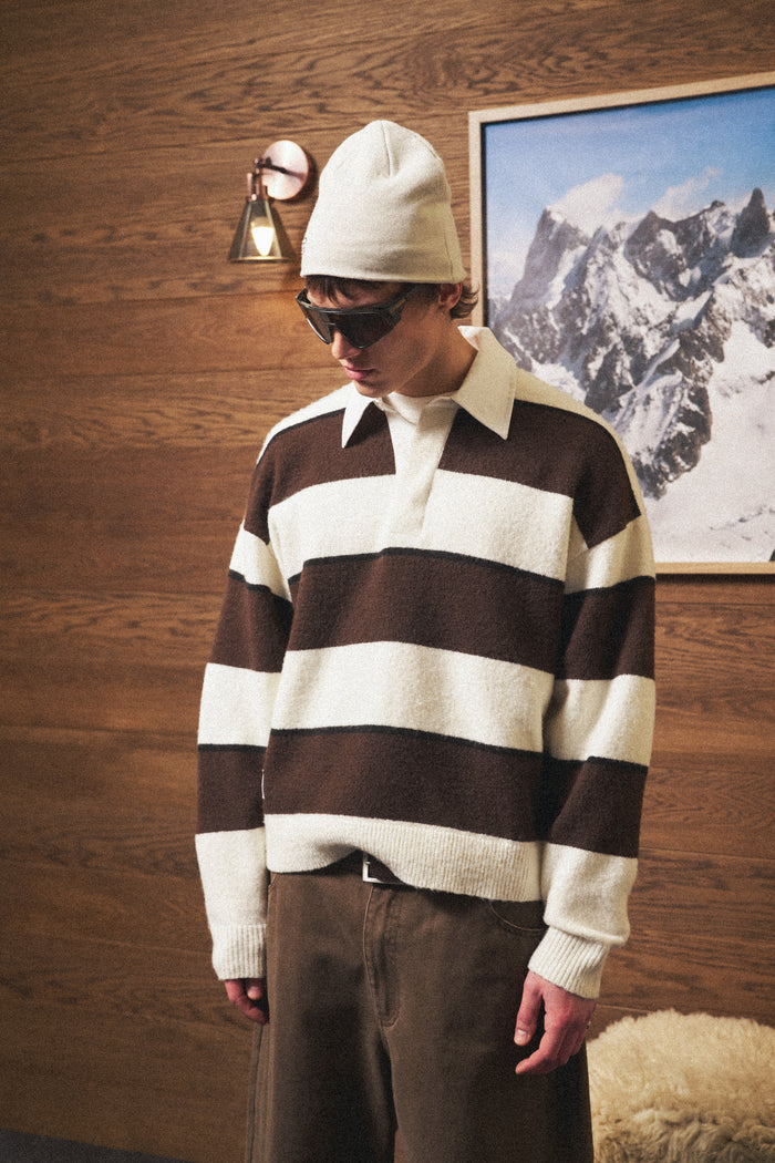 STRIPE CONTRAST COLLAR KNIT CREW - OFF WHITE