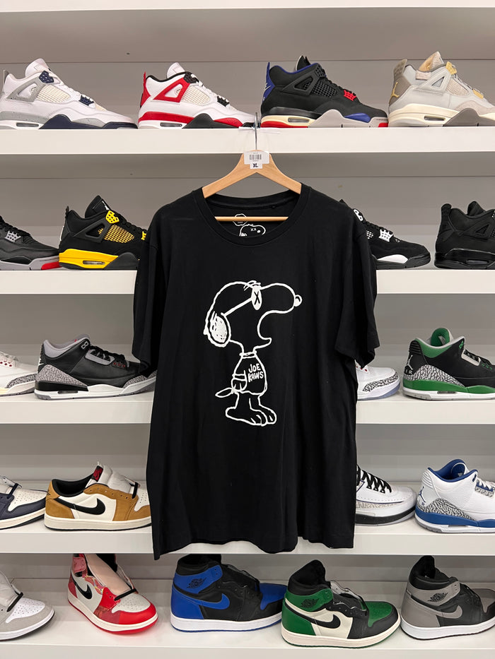(USED) KAWS x Uniqlo x Peanuts Joe Kaws Yawn Outline Tee Black